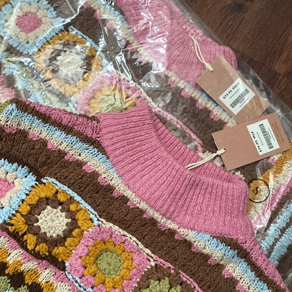 Gorgeous knit sweater!! - Picture 10 of 10